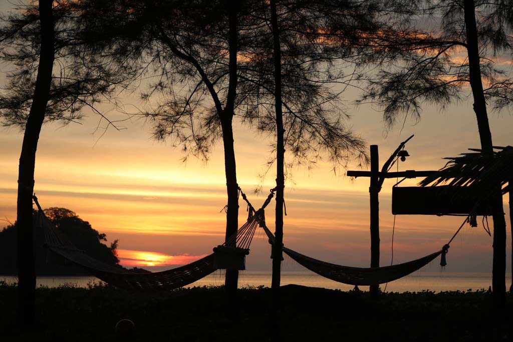 Moken Eco Village Thailand huts on beach sunset_3509