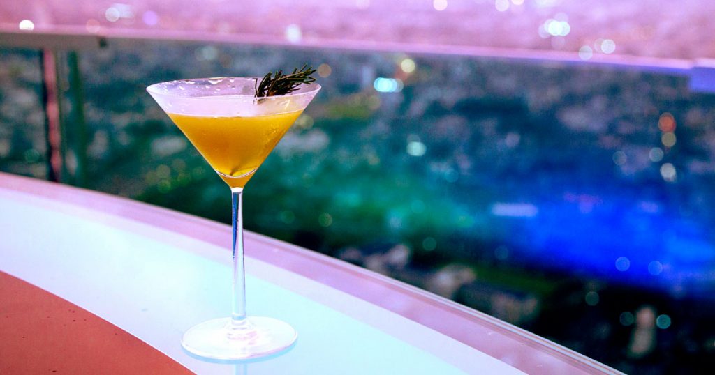 Bangkok-Best-rooftop-Bars-SkyBar-cocktail-2