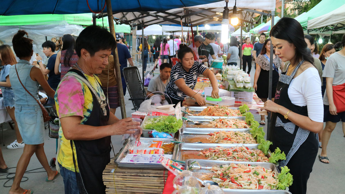 Thailand Cycling tour Chiang Rai Walking Street