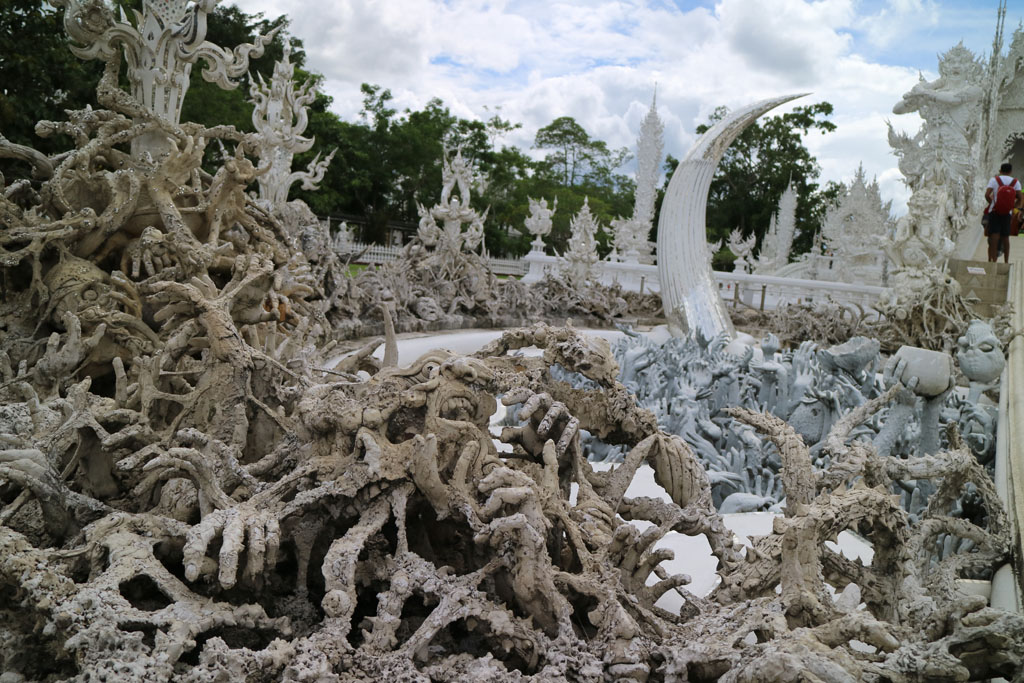 Chiang Rai White Temple forest of hands_4795