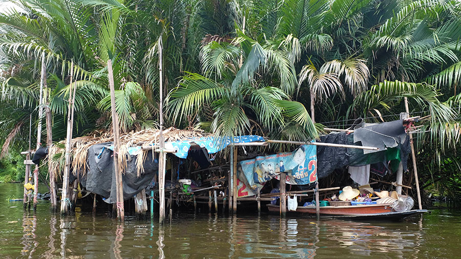 Discover another side to Bangkok on a Bangkok canal Tour Bangkok_longboat