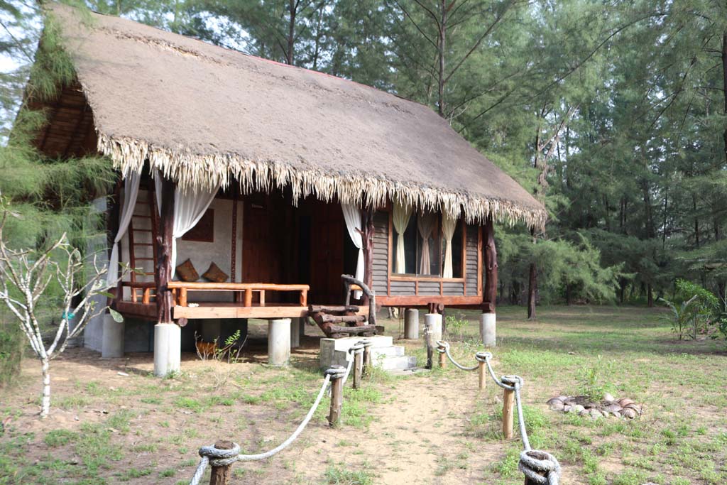 Moken Eco Village Thailand huts on beach_3491