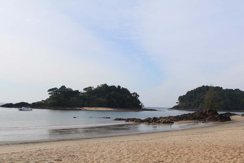 Moken Eco Village Thailand huts on beach_3495