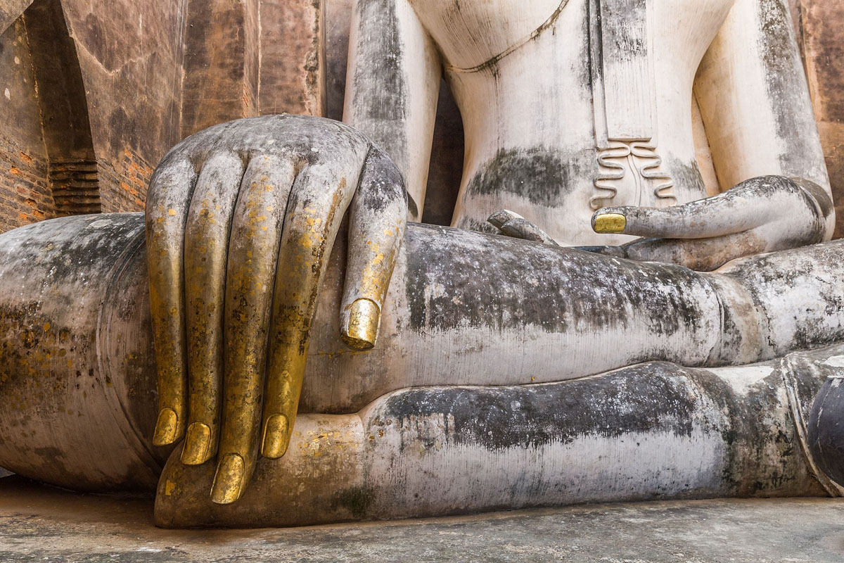 Wat_Si_Chum_in_Sukhothai_Historical_Park_05