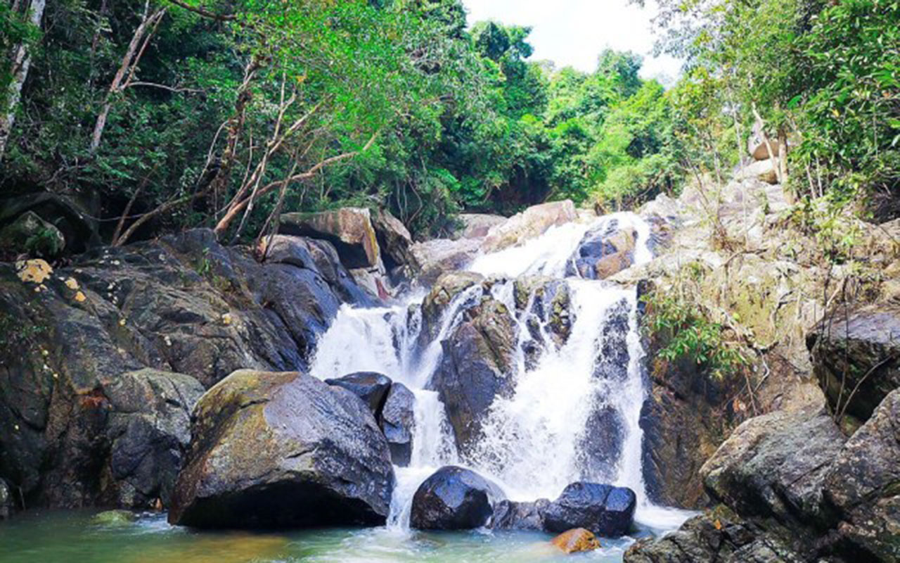 Water-fall-in-Than-Sadet-Ko-Pha-Ngan-National-Park-DNP