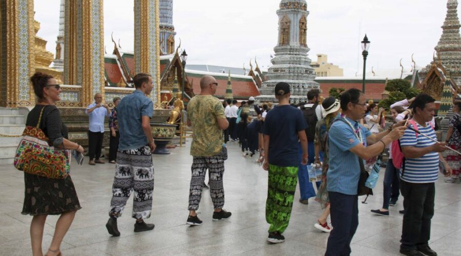 Bangkok temples and baggy pants in the Land of Smiles